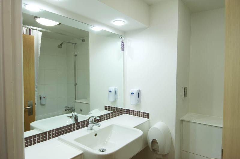 Premier Inn هورشام المظهر الخارجي الصورة