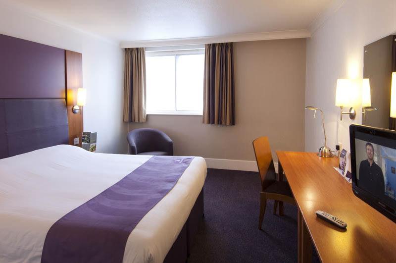 Premier Inn هورشام المظهر الخارجي الصورة